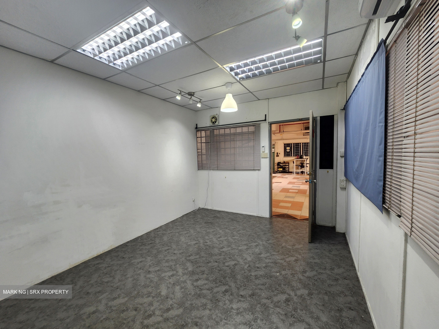 Waterloo Centre (D7), Office #458244331